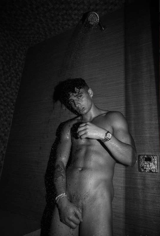 ‼️5 HOURS TILL LIVE ‼️

Dudeeee literally so fucking horny c..