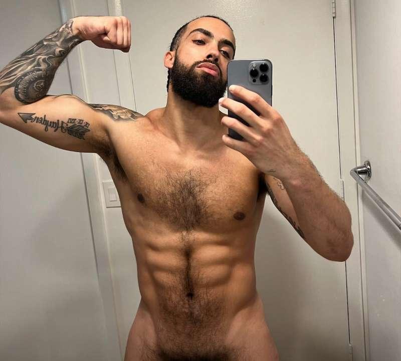 TONIGHT at 9pm CST Going live and I’m feelin freaky AF 😈