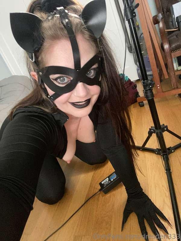 Hii i’m shooting a select few custom videos this week so be ..