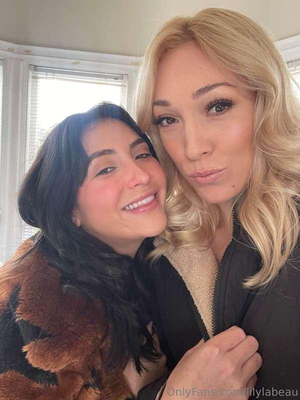 Me and @janewilde before our scene today! 
