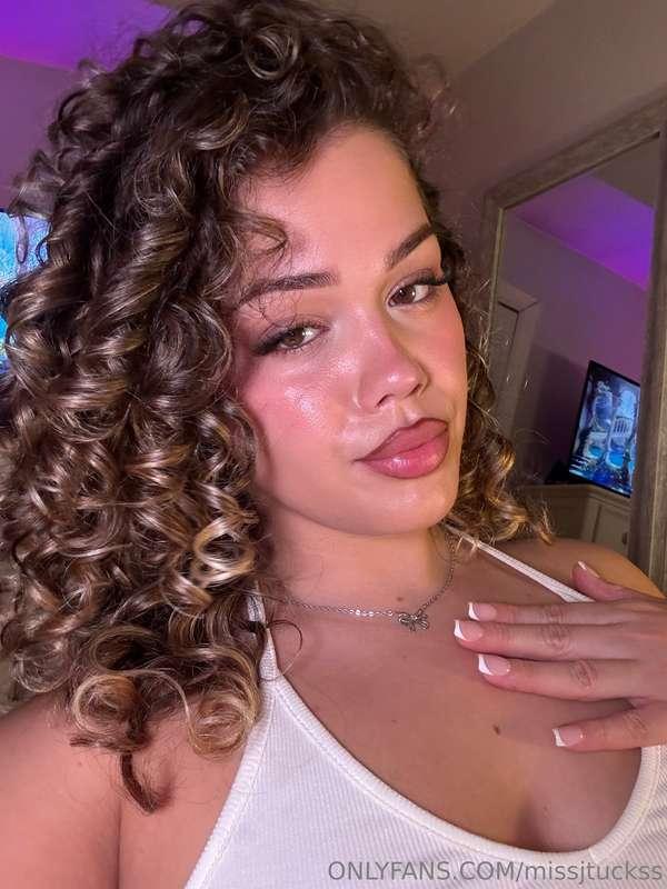 i wore my ringlets today for you ♡ 
