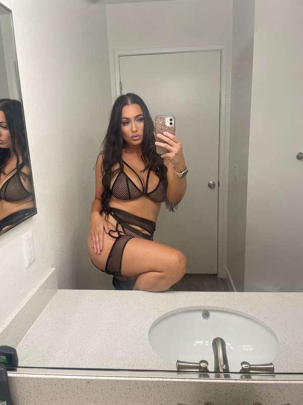 Hot mom 🖤