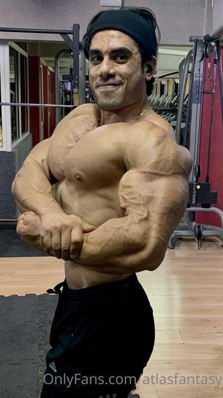 Training to grow my  chest today! 
what kind of video you wa..