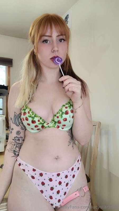 lucystarzred image #1