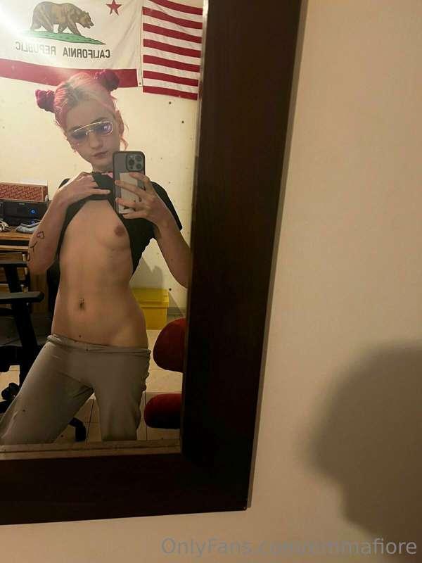 About to Stream on Twitch 👾https://www.twitch.tv/emmafiore10..