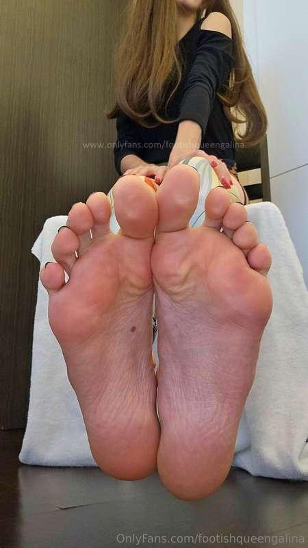 Do you prefer them scrunched or flexed? 😋