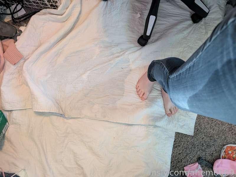 I'd like to thank everyone who came to the livestream, and all my donors and subs for a wonderful time this afternoon! I hate loads of fun, and I hope y'all enjoyed my flooding 😘 
#peepants #pantswetting #urine #wetging
