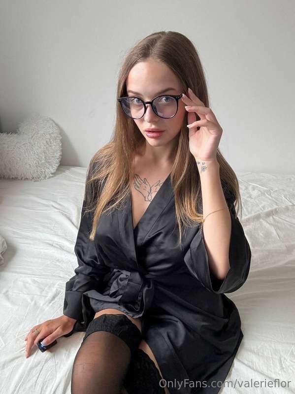 I can make your day special in this outfit 😉😈