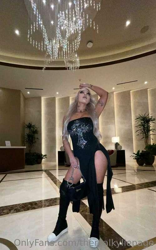 Where do you think this sexy ass going tonight?😏