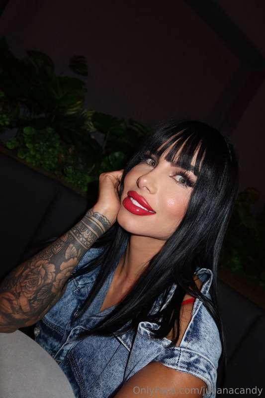 I know where my red lips would look really good...🤤