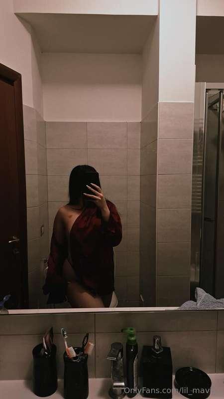 Sono in bagno da sola, ops! 😈