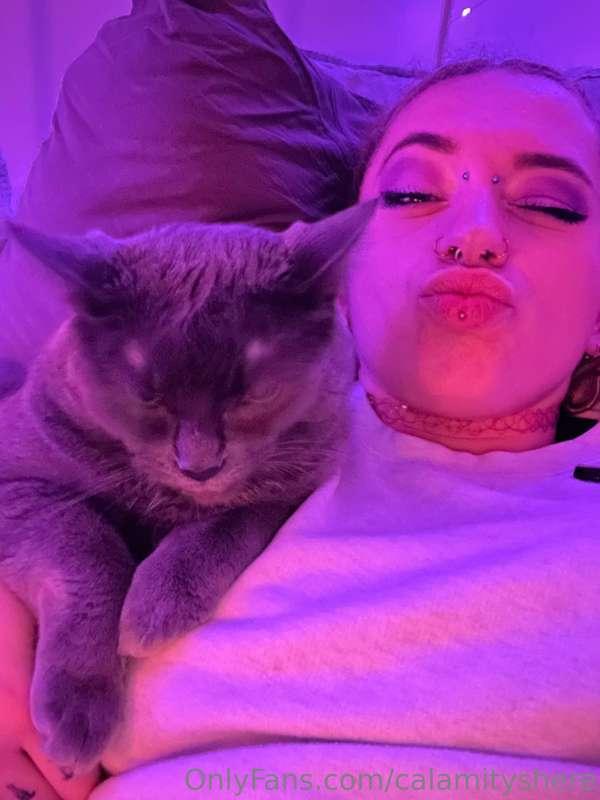 GET SOME SLEEP!!! TOMORROWS GONNA BE SLOPPY!!! 💗