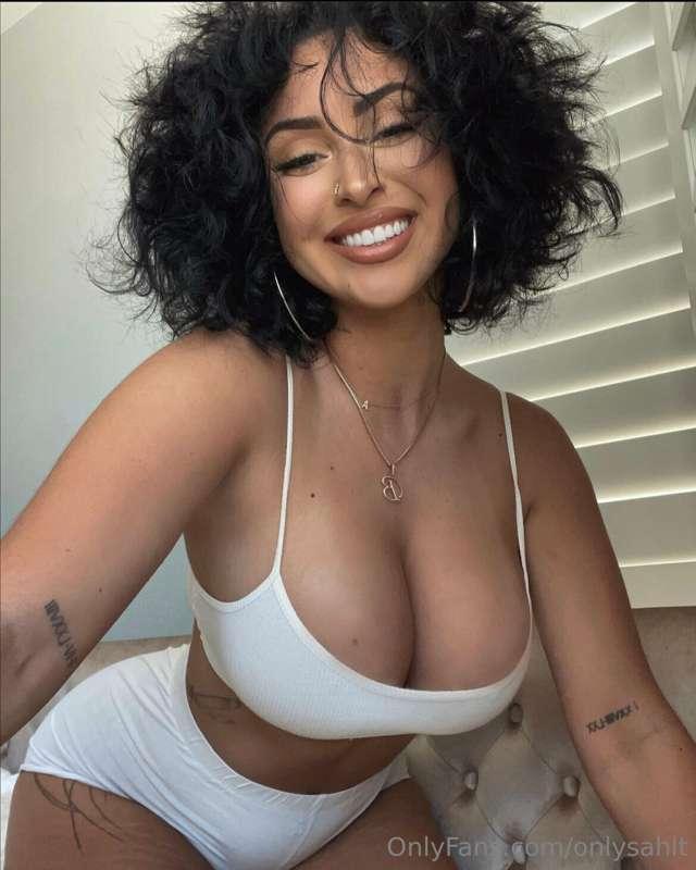 Comment something to make me smile😘
