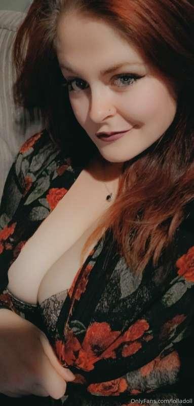 Jumping on chaturbate.com with Bella.baby_227  in a bit! Tip..