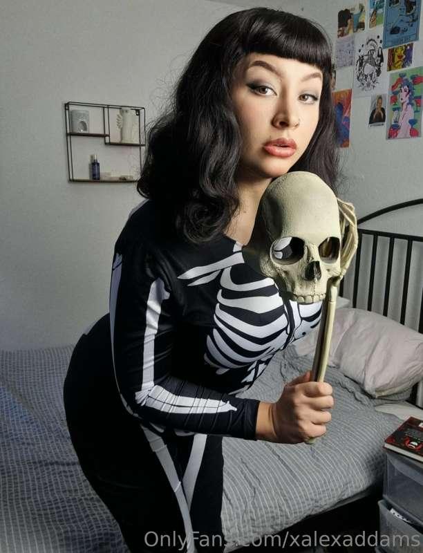 I could make the hairs on your neck stand up..💕💀