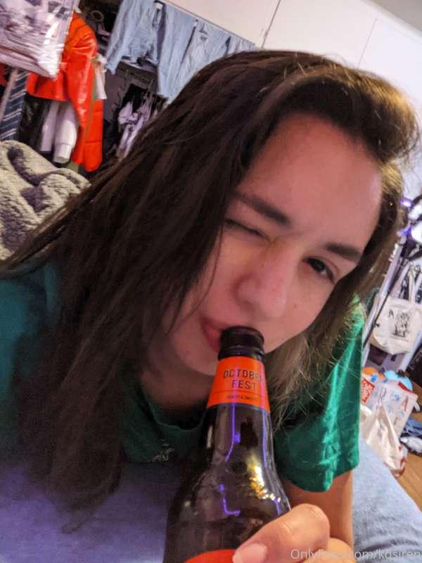 WHO ELSE IS HELLA SLEEPY AND JUST WANTS A BEER