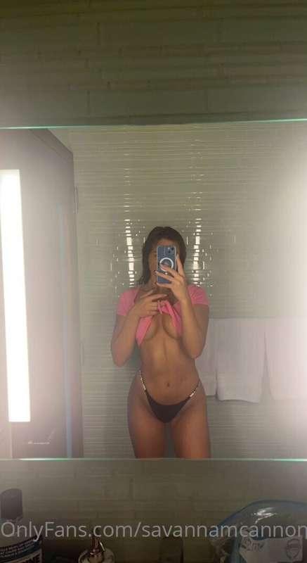 Cum help me take this top off and let's have a drink🍷