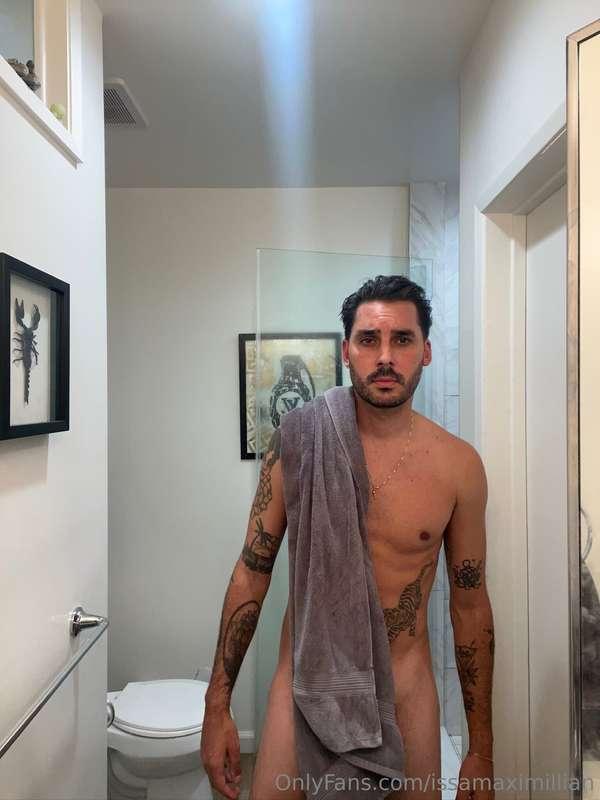 Just ink and a towel. Wanna join? 😏
