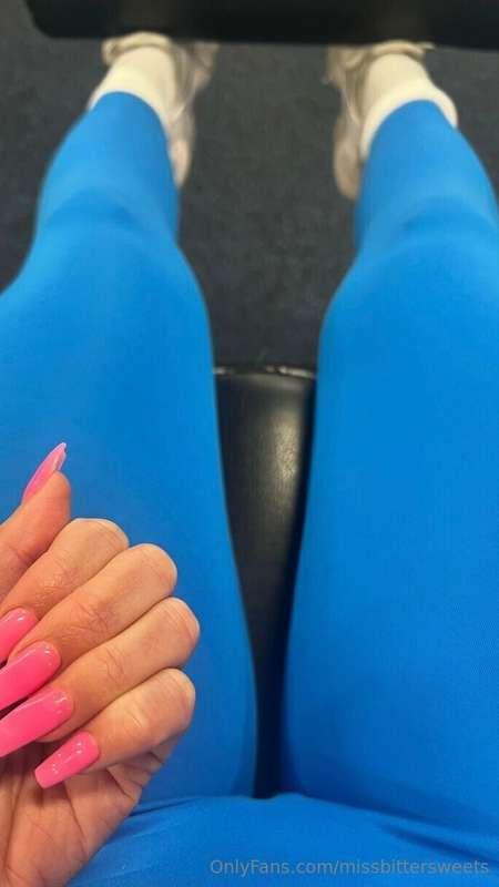 Rate my gym fit for today!👀 Happy #HumpDay!🍑💕