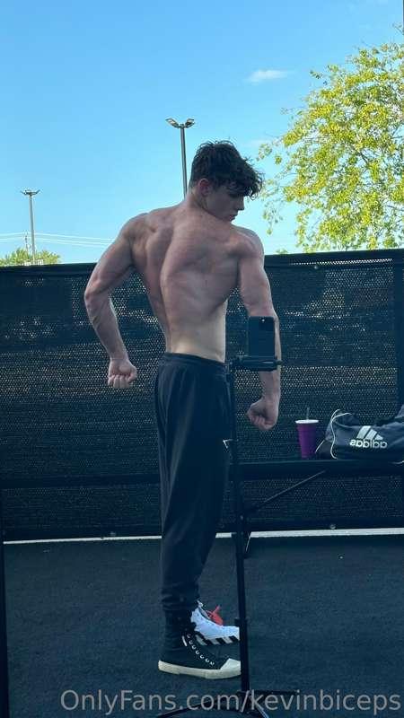 kevinbiceps image #0