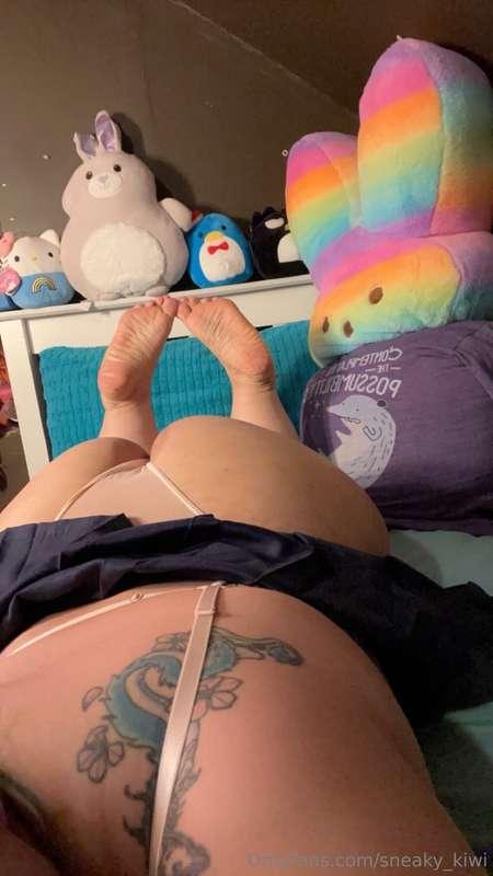 What do you prefer more in your gal? Feet? Ass? Tits? Thighs..