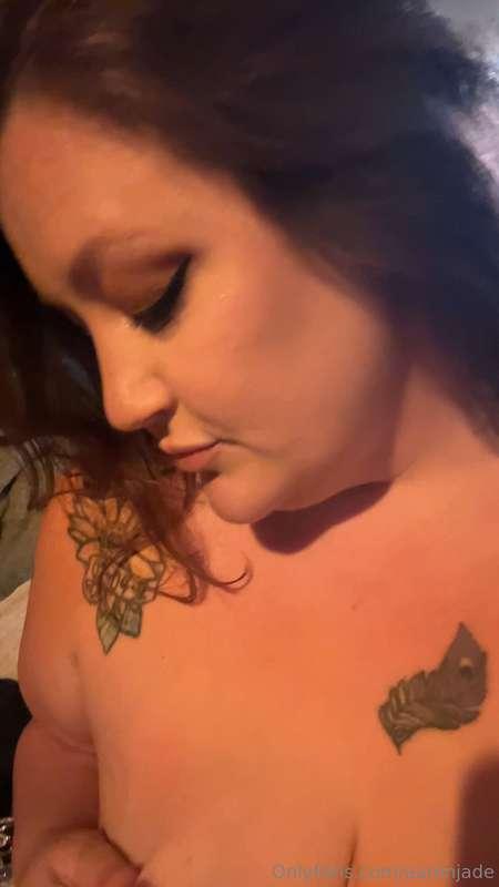 Feeling radiant and natural! 🌿 Peek at these gentle shots of..