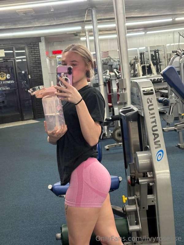 IMPORTANT!!! For the Guys! please send me some Gym advice 😋😉