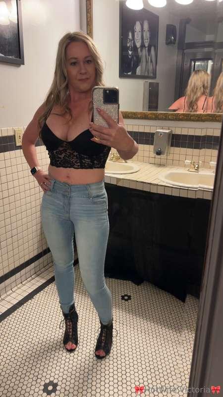 D you saw me at the bar would you say hello 👋?