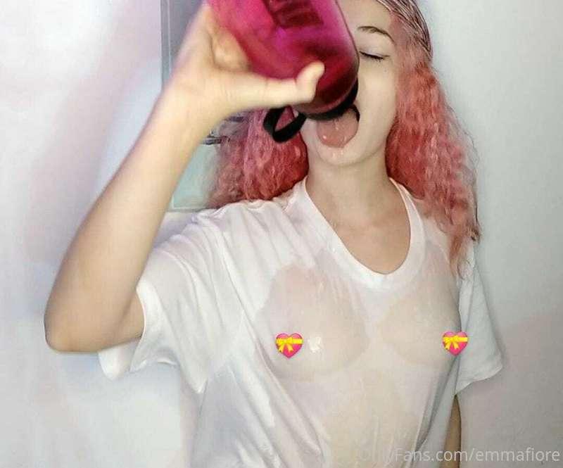 If you want to see the full vid where i wet my shirt check y..