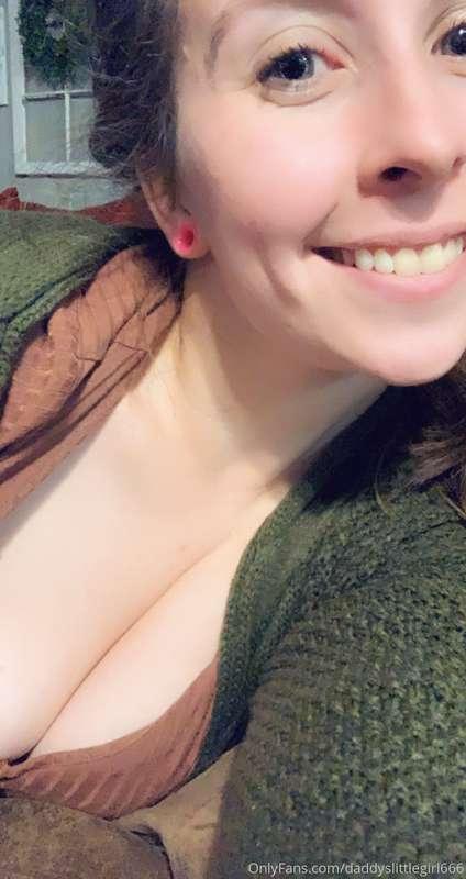 Guess who’s home and ready to please? 😈😈😈