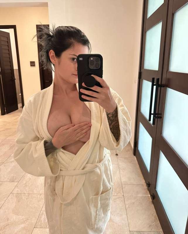 A spa visit requires a little mirror selfie 😜