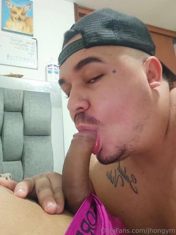 ¡Y chupo una gran polla,hasta el fondo! Mira el vídeo comple..