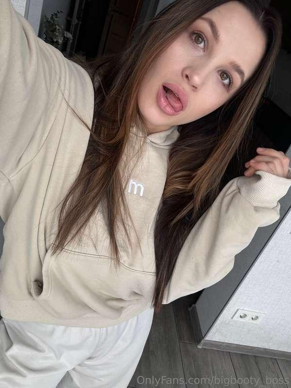 girls are girls 🙄😜 swipe ->