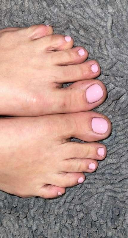 Where my feet lovers at? Sub to https://onlyfans.com/superca..