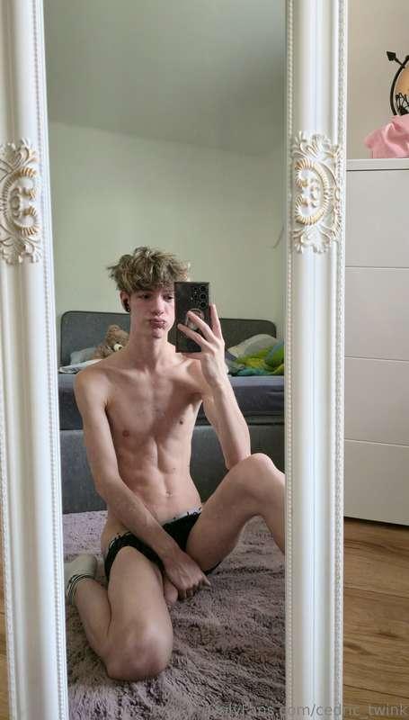 Good morning 😴Weekend is already starting hard 🫠🤭