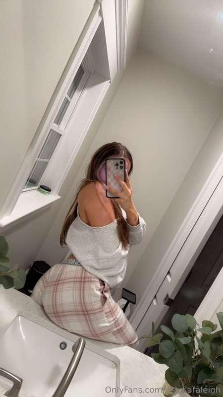 I’m awake on online my main NSFW page & it’s FREE so cum cha..