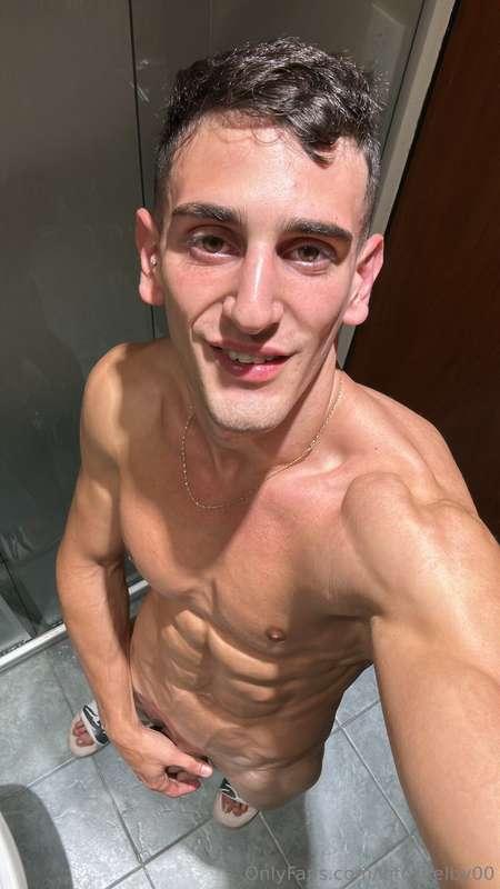 Good morning.☀ Say hello to me in the comments or DM. 🥰🖐
Bue..
