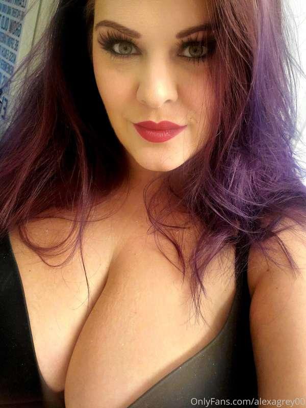 Look into my eyes & fall weak to my powers!