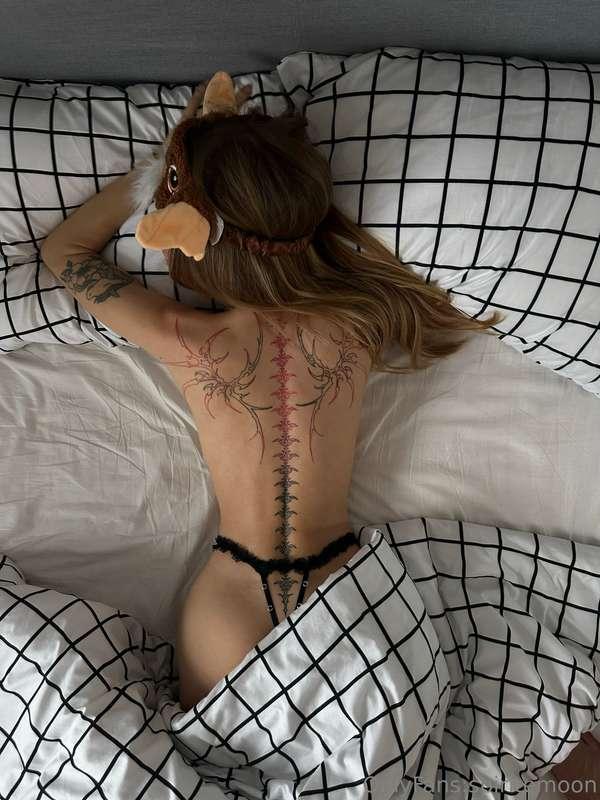 I don't like getting up on my alarm clock 👻 🤐 But I like wak..