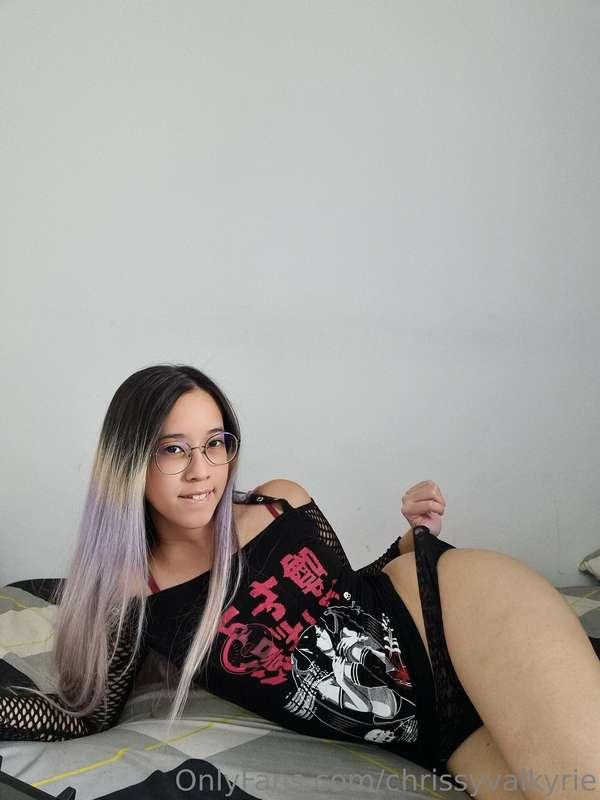 Eat me out while I play Pokemon on the Switch? ;3