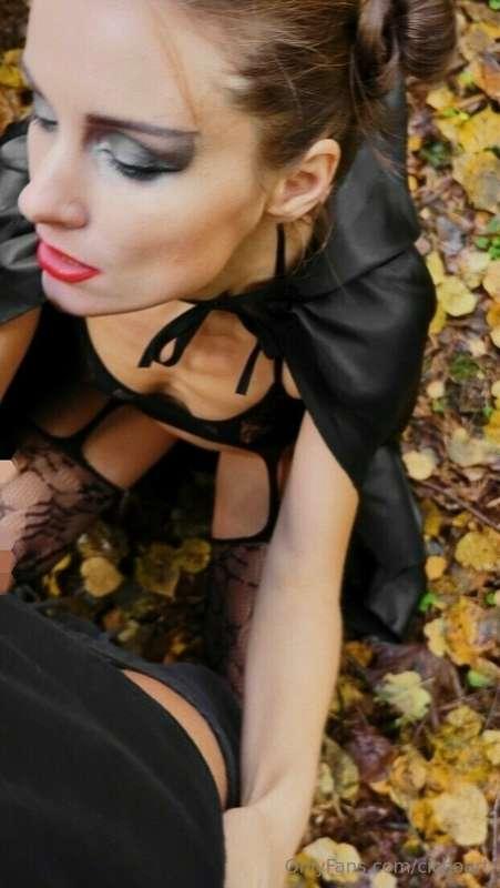 During the Halloween shoot🎃😈, I was extremely cold🥶 and phot..