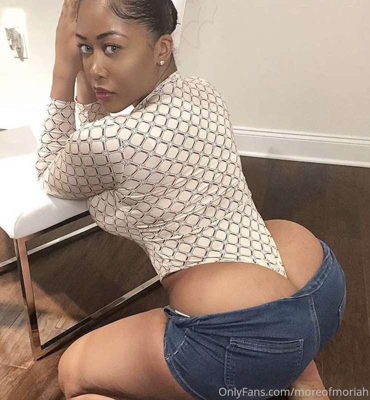 Rate this juicy ass🍑!