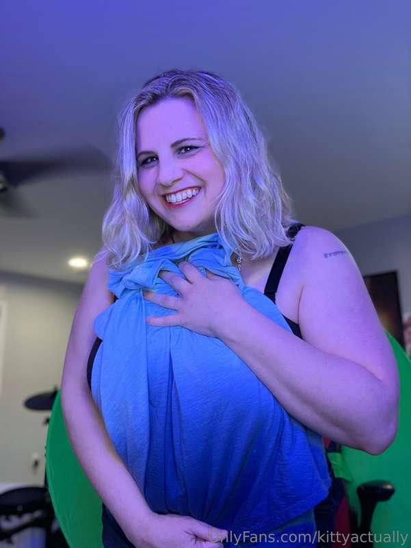 This is an outtake from my EP cover shoot! Search “Kitty” an..