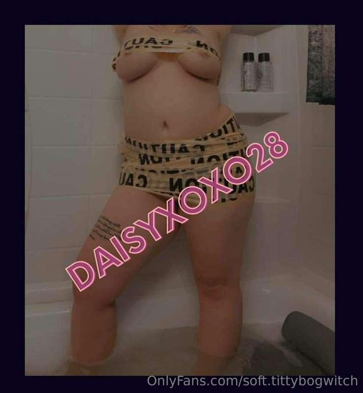 💦💦CUM FOLLOW MY HOT BESTIE SHE WILL MAKE YOUR WETTEST DREAM ..