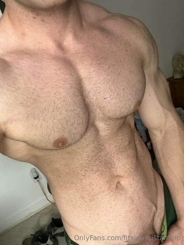 Who’s gonna worship my body and please my cock? 😈😈