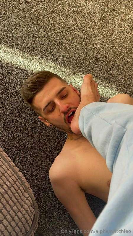 Tongue out as  @cashkingcallum rubs his foot on my face😈