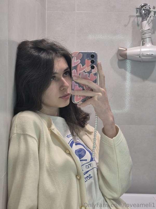 Looking for inspiration in the bathroom😎