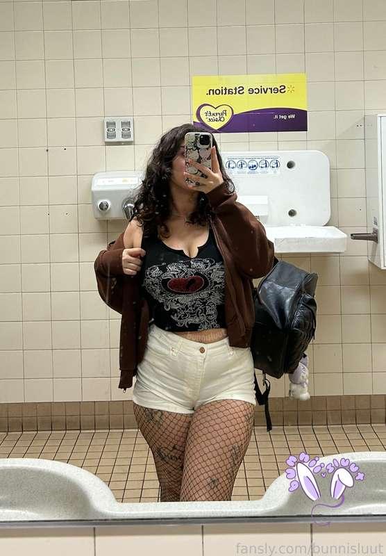 naughty bathroom pics 🫣

#fyp #uncensored #egirl #bigtits #cosplay #pussy #public #shorthair #ass #tattoo #cute #thighs 