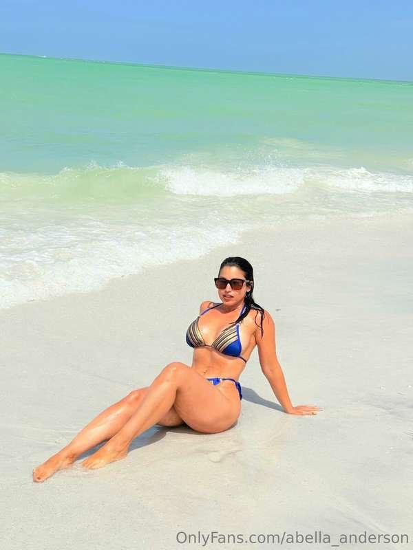 Just me, the sun, and a little bit of salt on my skin 😘