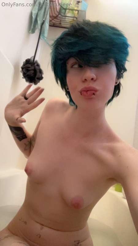 I dyed it all BLUEEEEEE 💙💙💙